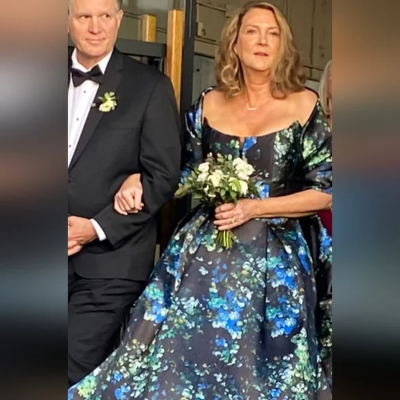 Stunning Amsale Mother of the Bride/Groom dress. - Picture 5 of 6